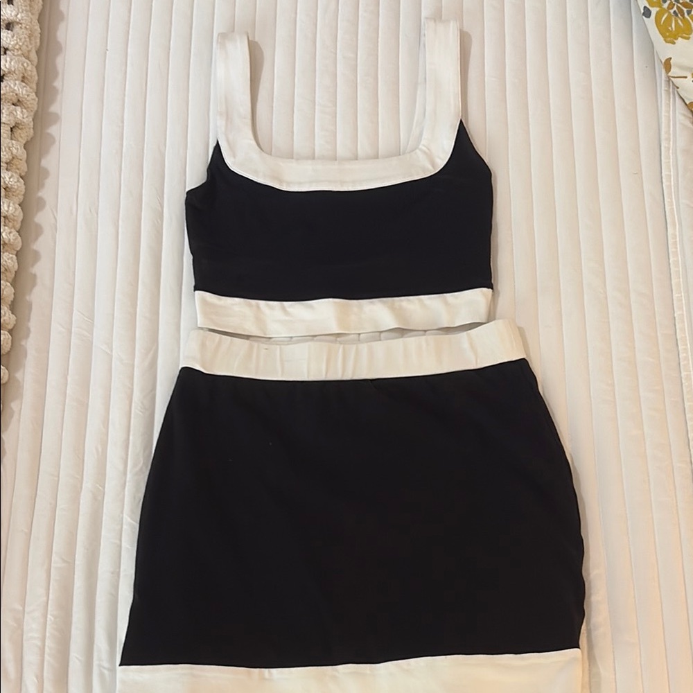 ExpressBlack and White Sleeveless skirt set